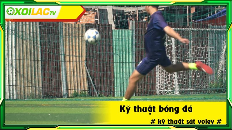 Kỹ thuật sút volley là gì?